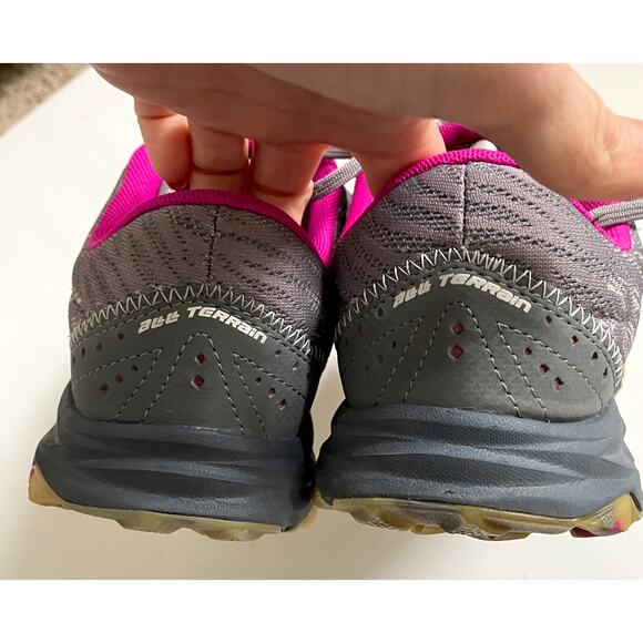 New Balance Lightweight Trail Sneakers Gray Pink Women's Size 8.5 - Picture 4 of 8